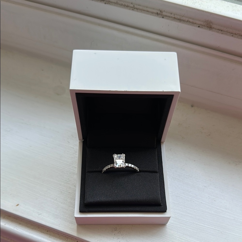 Elegant Silver Diamond Ring
